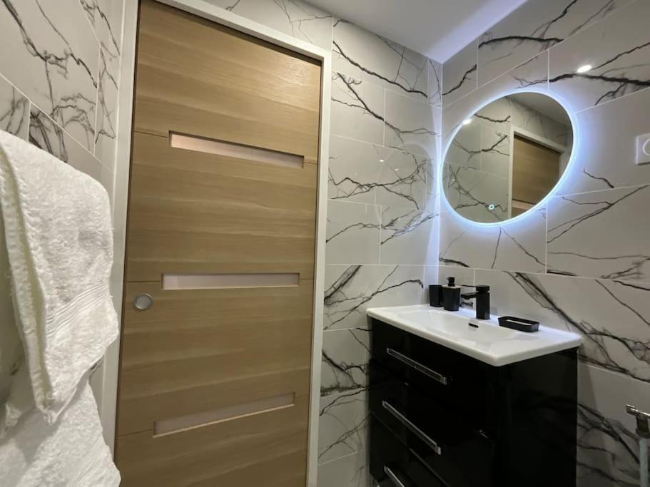 Ks Paris Studio Appart Near Station Gare Du Nord And Gare De L Est Ngoại thất bức ảnh